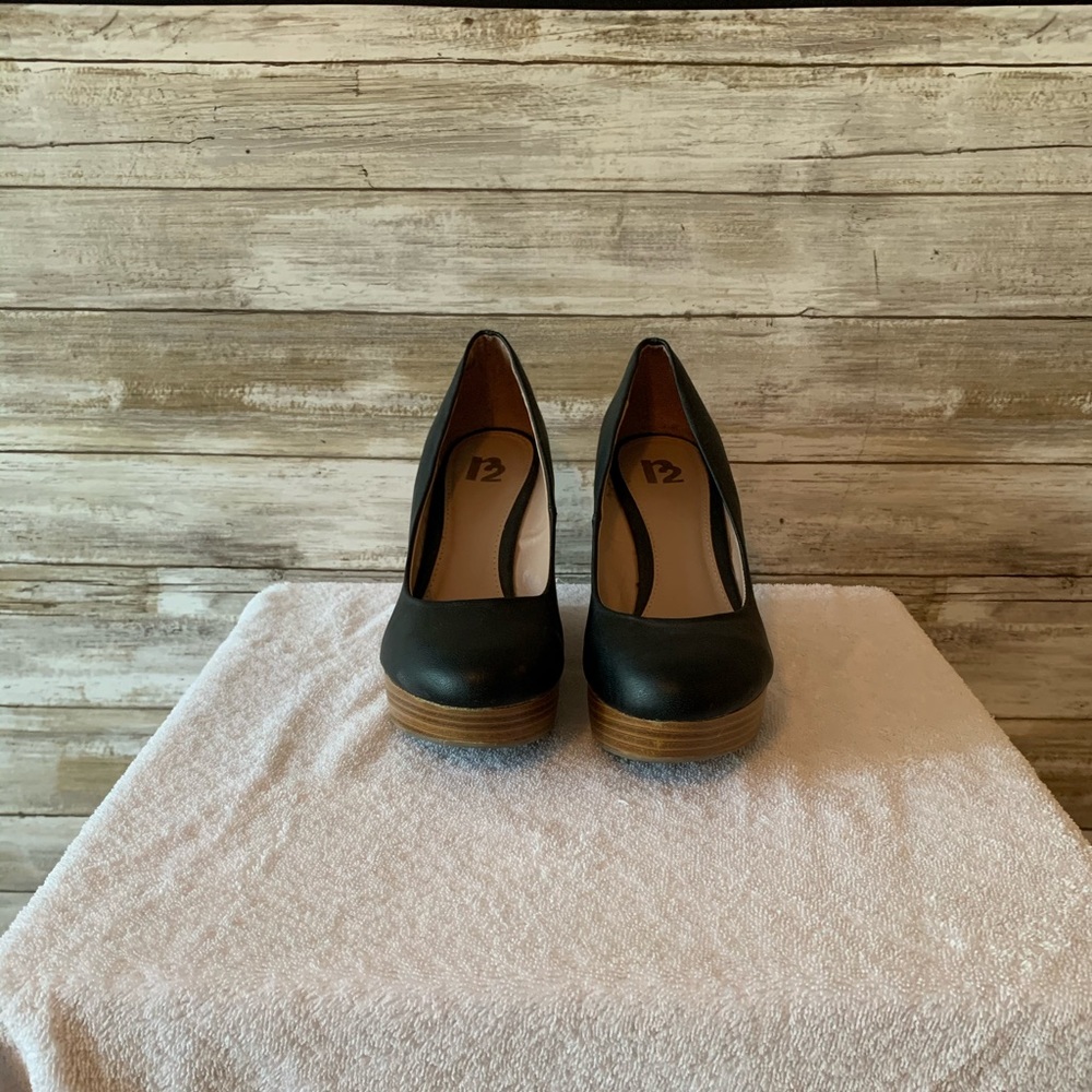 R2 Black wedge heels.